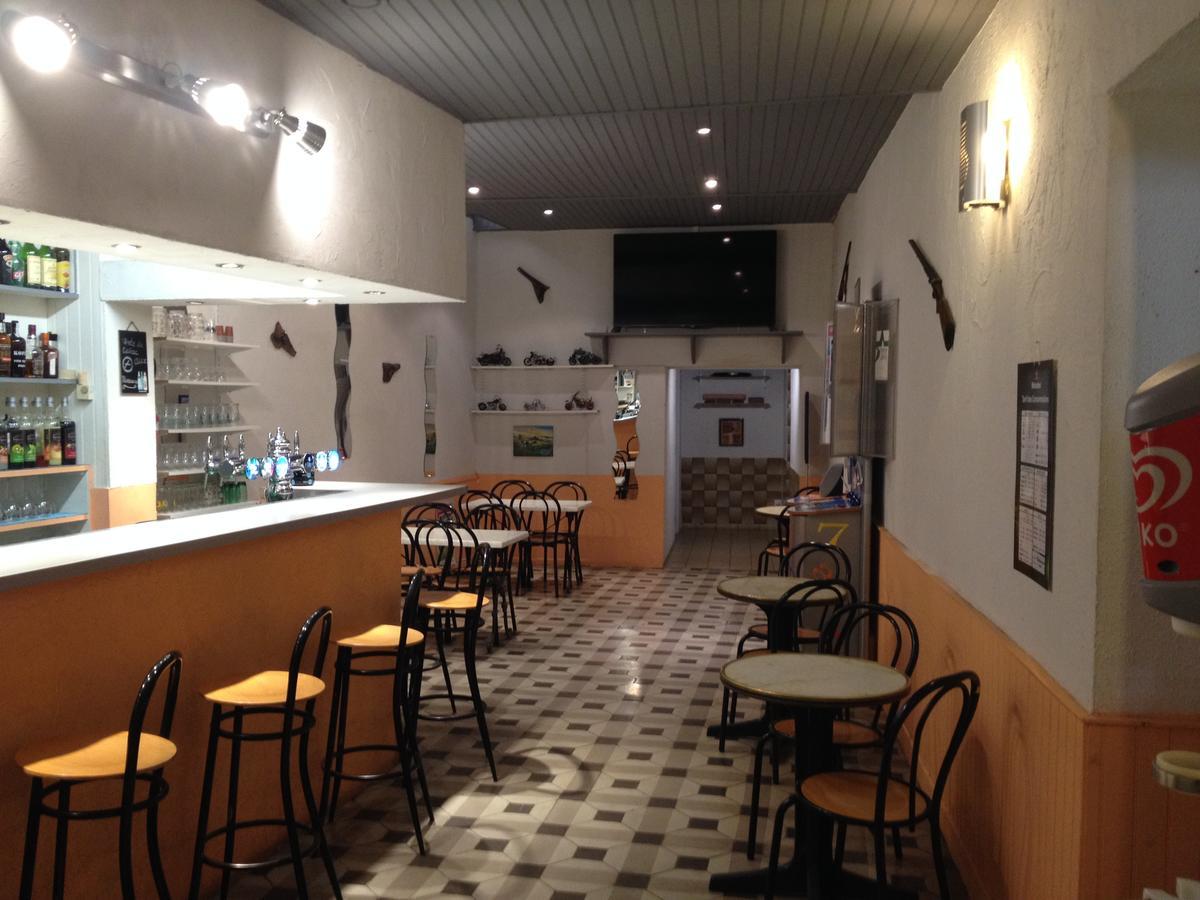 Bar Hotel De La Place Mezel ภายนอก รูปภาพ