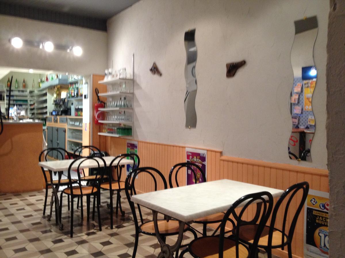 Bar Hotel De La Place Mezel ภายนอก รูปภาพ
