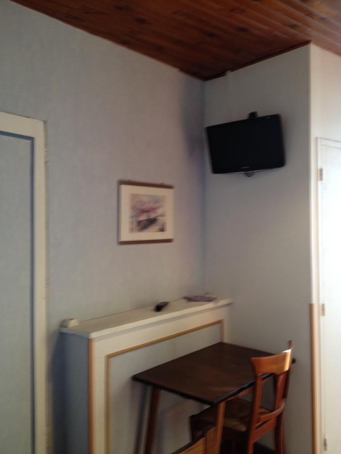 Bar Hotel De La Place Mezel ภายนอก รูปภาพ