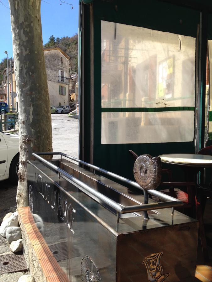 Bar Hotel De La Place Mezel ภายนอก รูปภาพ